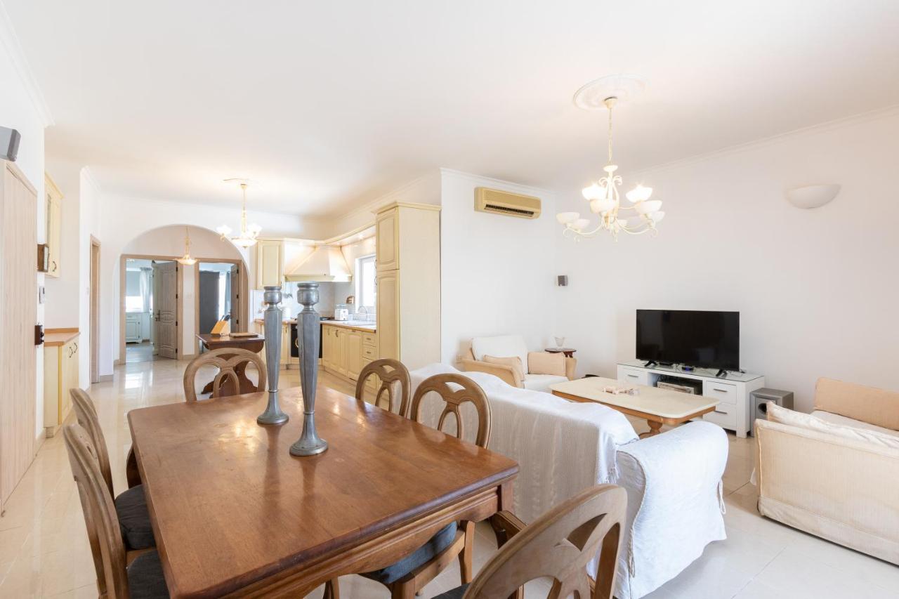 70/2- Spacious & Charming 3 Bedroom Apt In Sliema Exterior photo