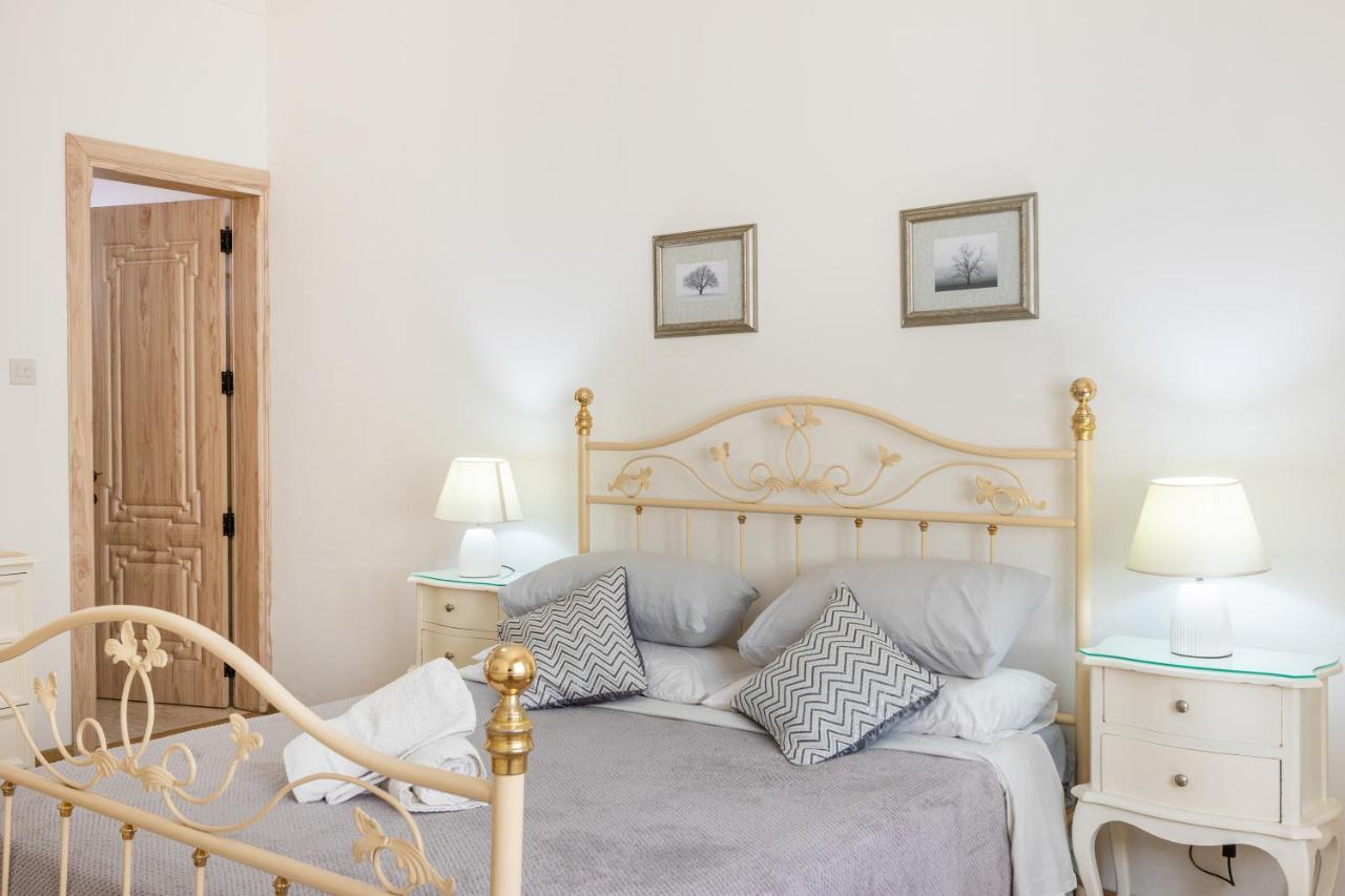 70/2- Spacious & Charming 3 Bedroom Apt In Sliema Exterior photo