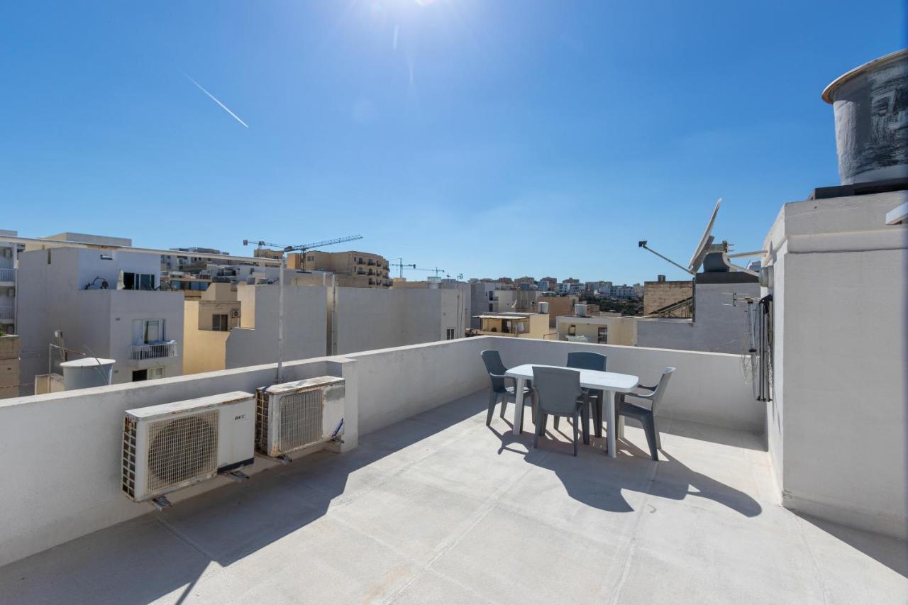 70/2- Spacious & Charming 3 Bedroom Apt In Sliema Exterior photo