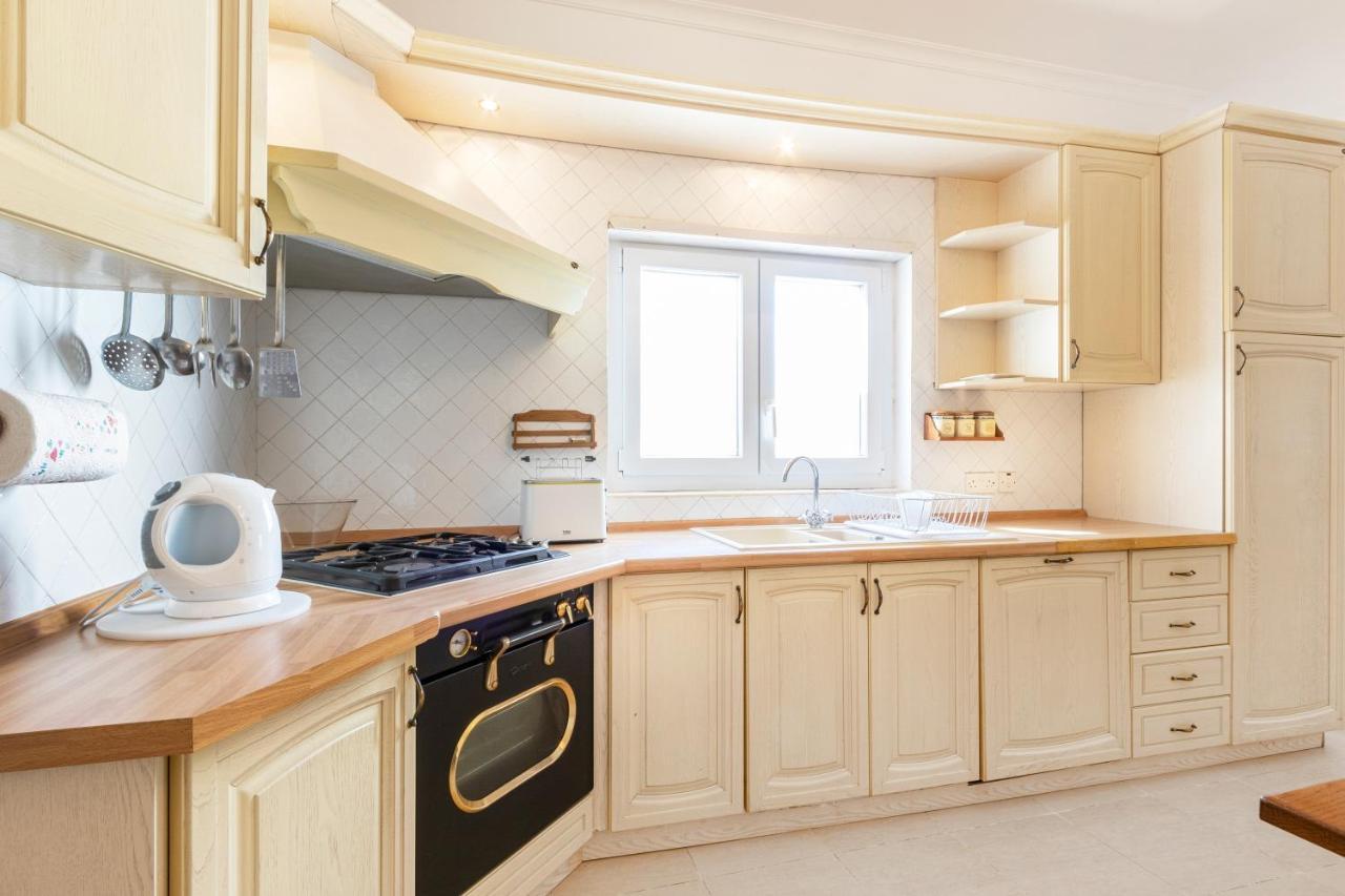 70/2- Spacious & Charming 3 Bedroom Apt In Sliema Exterior photo
