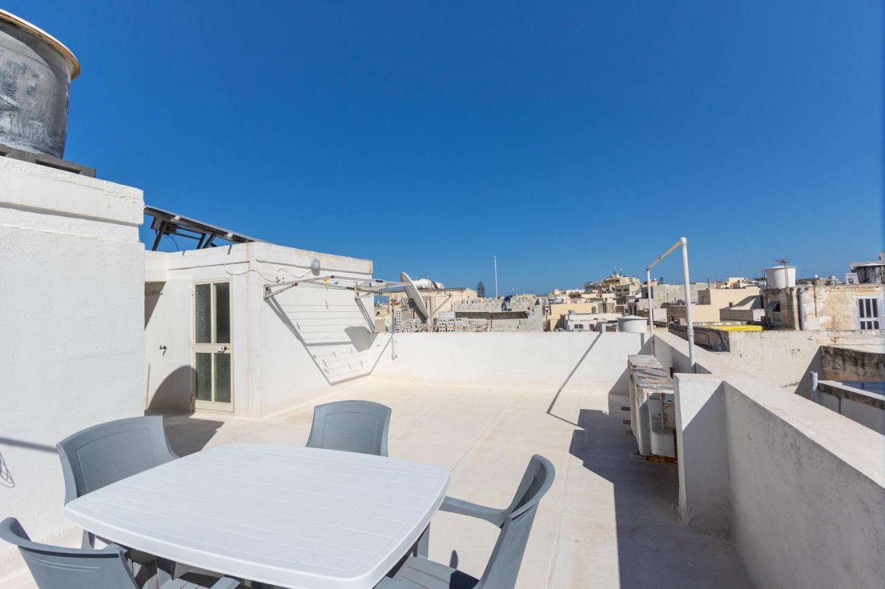 70/2- Spacious & Charming 3 Bedroom Apt In Sliema Exterior photo