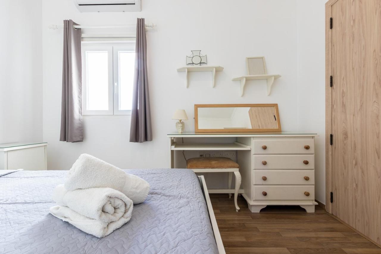 70/2- Spacious & Charming 3 Bedroom Apt In Sliema Exterior photo